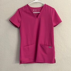 FIGS Casma™ - Three-Pocket Scrub Top Electric Orchid